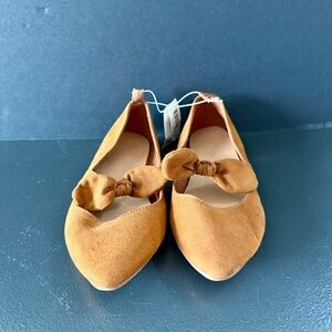 Girls Brown Dress Shoes With Bows. Size 10